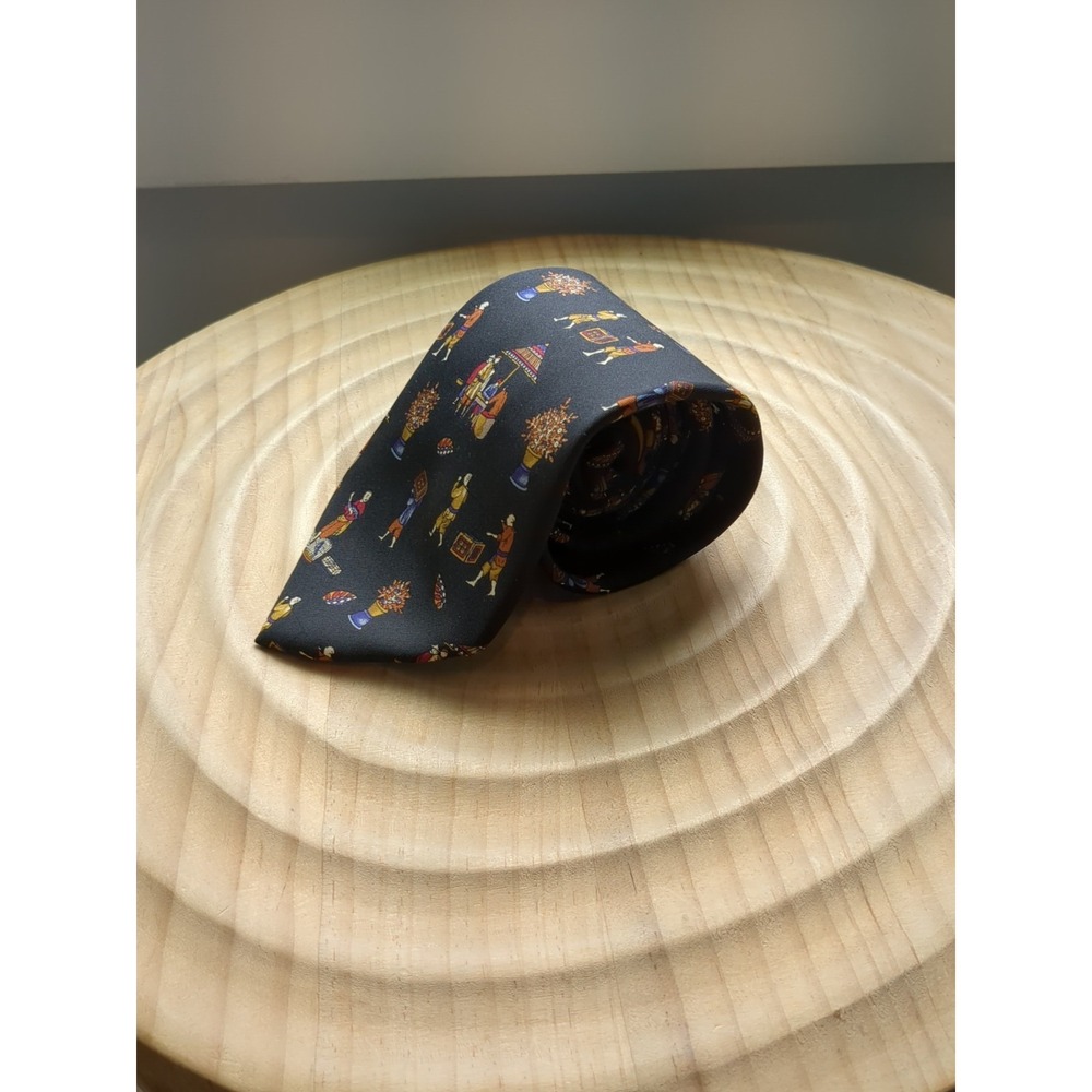 Salvatore Ferragamo Asian Market Life 100% Silk Tie Made In Italy 60" Long 3.5‎